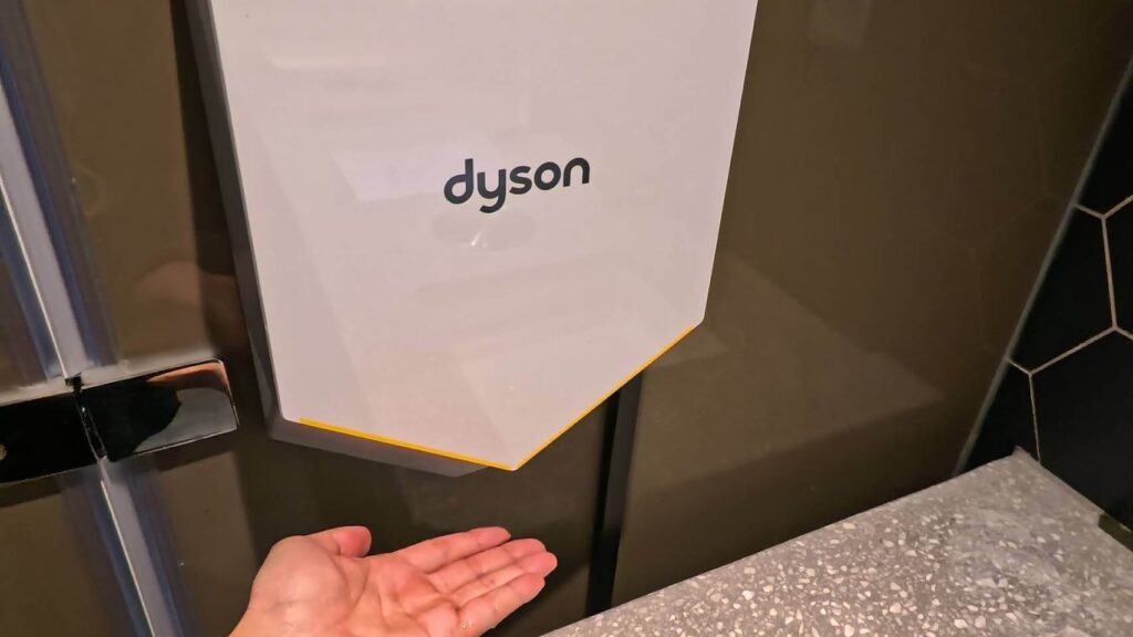 煙波花時間浴室Dyson品牌烘手機