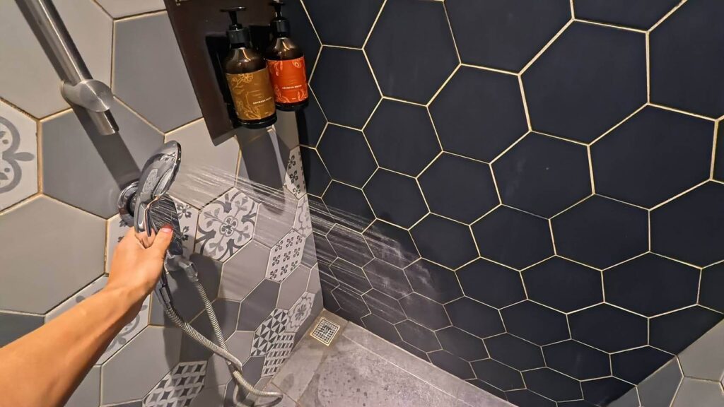 煙波花時間乾溼分離衛浴，水壓很強勁，沐浴洗髮乳都是法國有機品牌