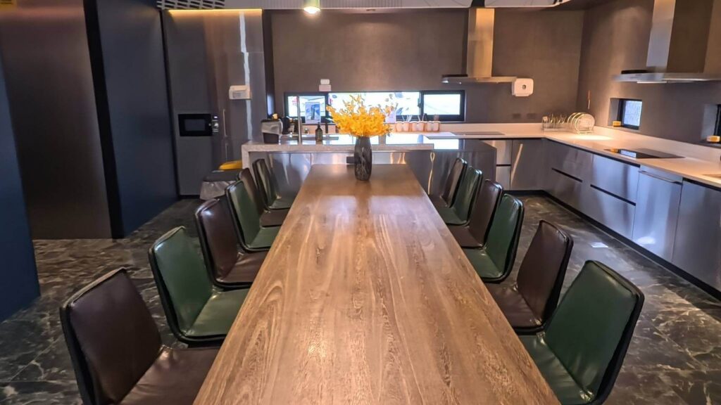 煙波花時間公共廚房空間，寬敞乾淨設備齊全