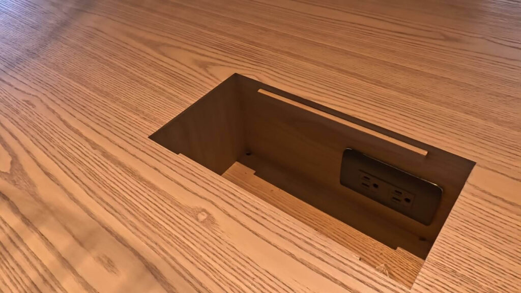 煙波花時間大廳座位三插孔