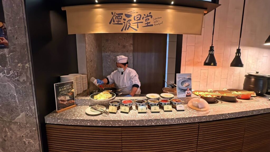 煙波花時間餐廳的廚師現煮早餐