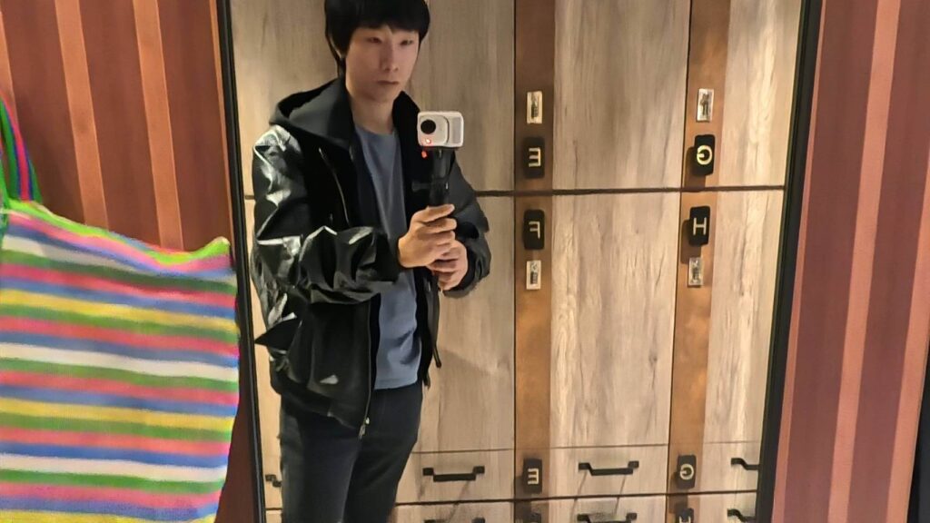 煙波花時間背包客房的全身鏡子