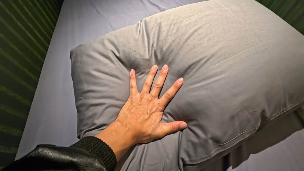 背包客房枕頭軟硬測試