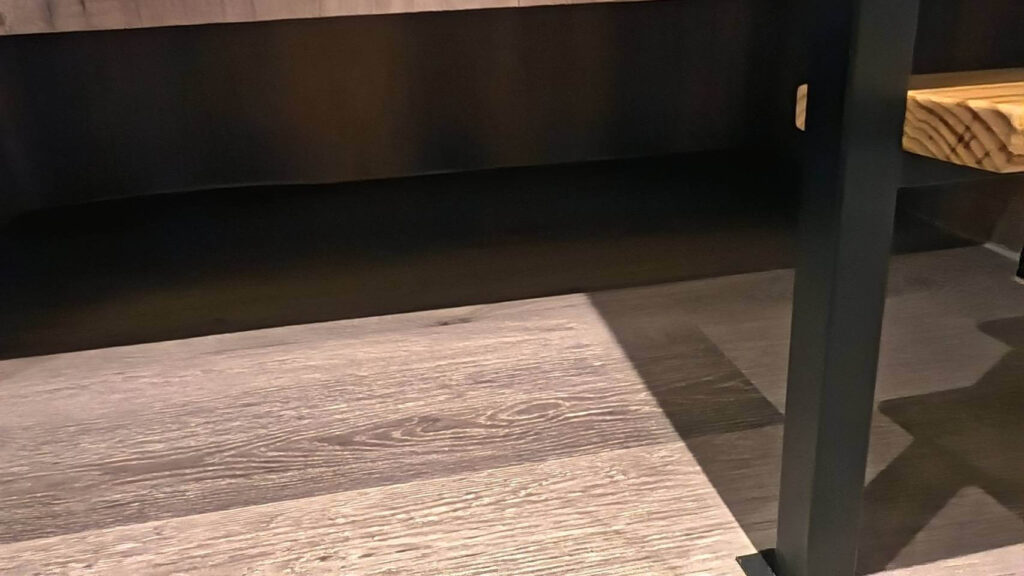 煙波花時間背包客房床位底下的收納空間