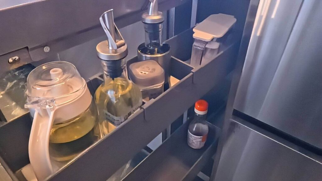 煙波花時間公共廚房有提供調味料