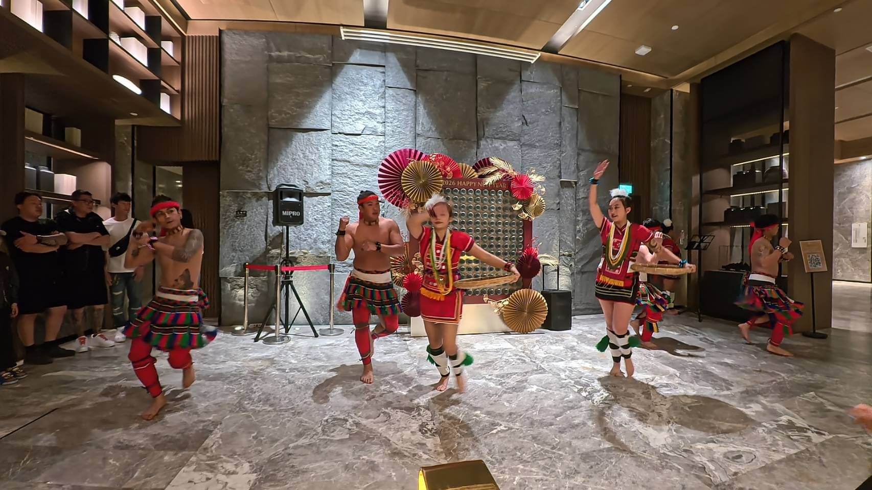 煙波花時間週五週六假日晚間限定的原住民舞蹈表演