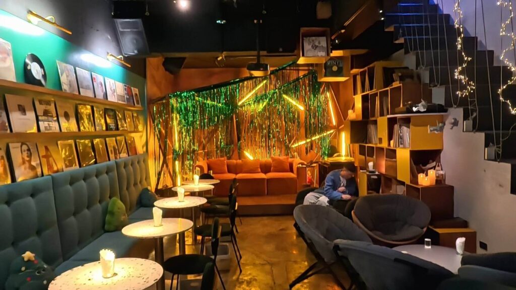 正旅館信義地下酒吧環境