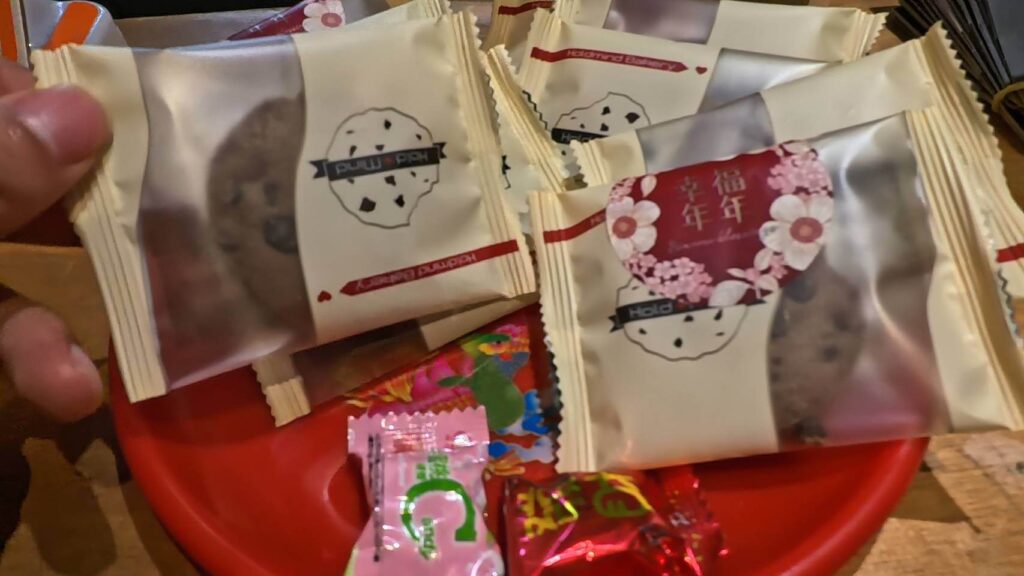 正旅館信義櫃台旁提供的免費小點心