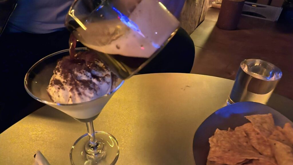 正旅館信義杏仁香甜酒餐點