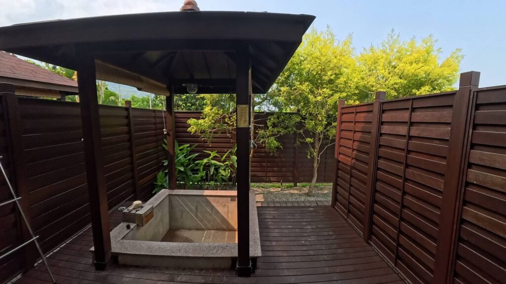 w星空villa-w03露臺，空間較為狹窄，但相對有隱私，設計上對情侶也比較合適