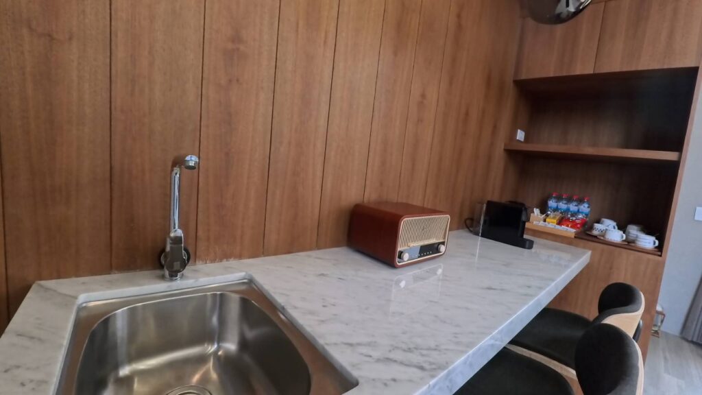 w星空villa-w08流理台，一旁有備品可自行取用