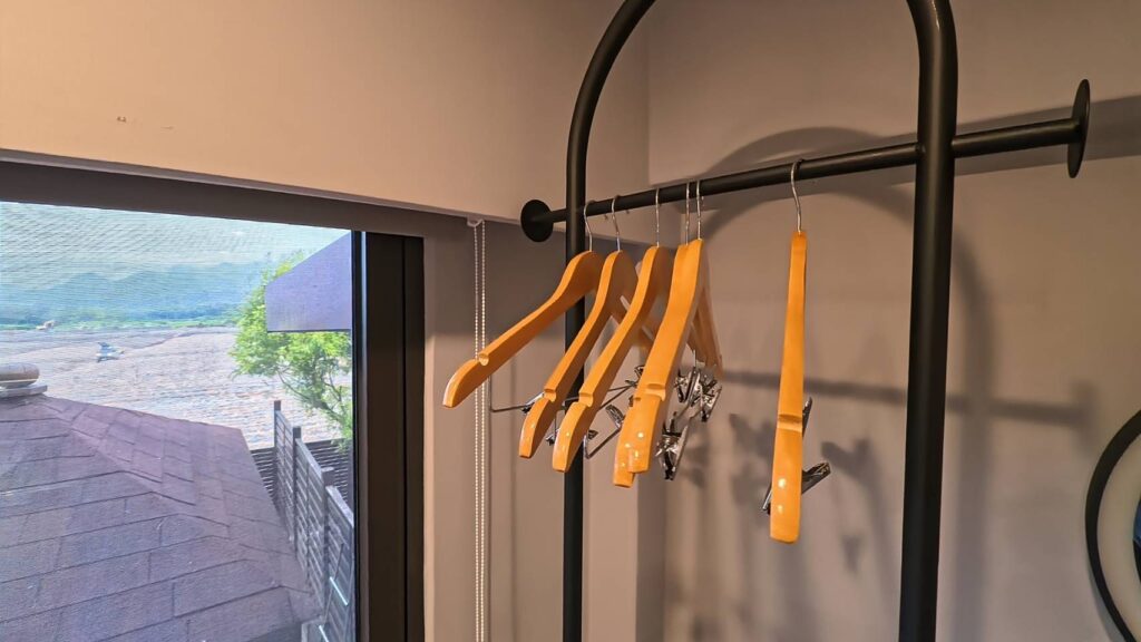 w星空villa的衣架，多達六個，很方便