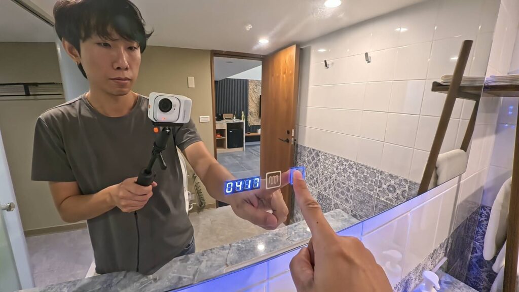 w星空villa高級設備浴室鏡子，鏡面非常大，幾乎可以4人入鏡