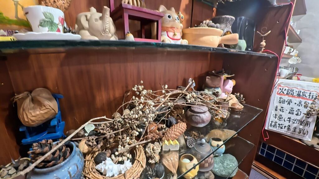 綠精靈環境佈置許多乾燥植物，環境很愜意舒適