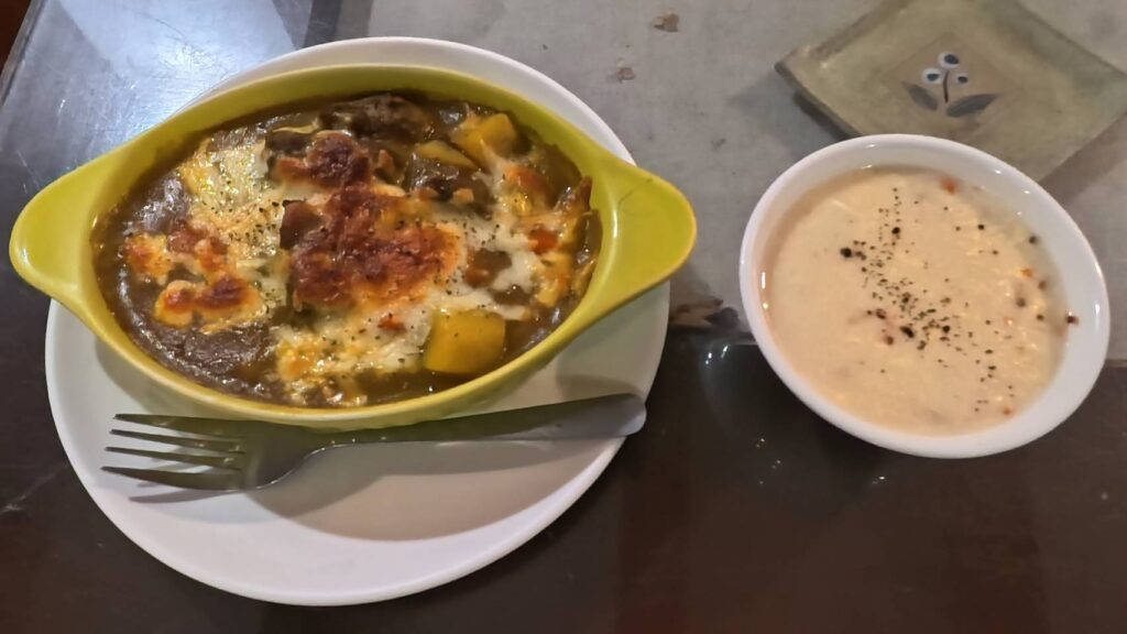 微笑的狗民宿，晚上餐點推薦，綠精靈火鍋、焗烤