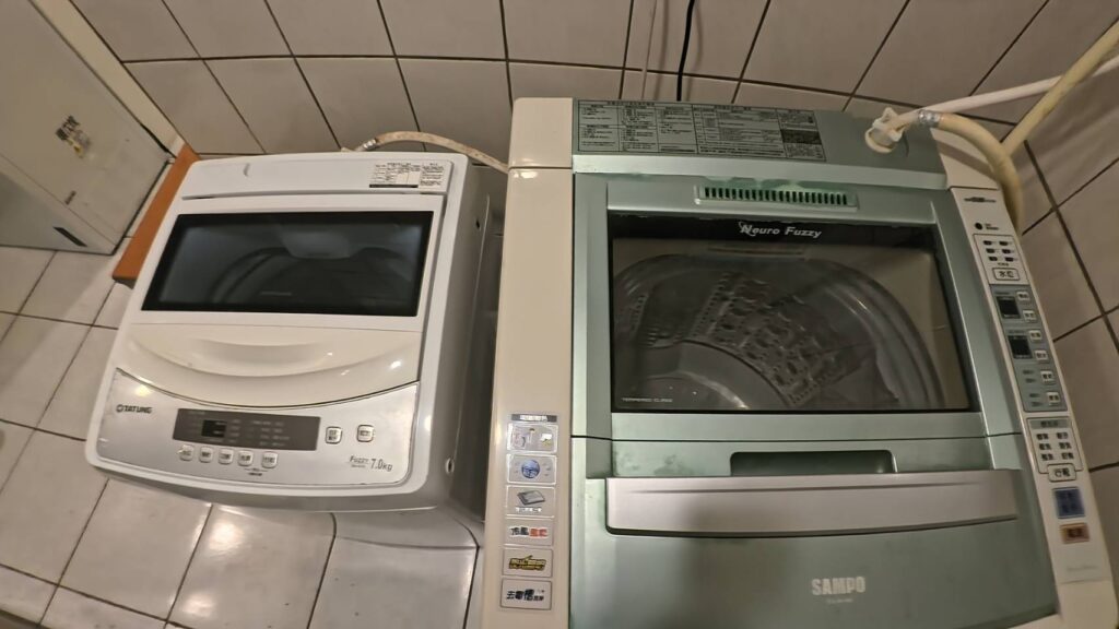微笑的狗民宿提供的洗衣機，有兩台可使用，適合長住