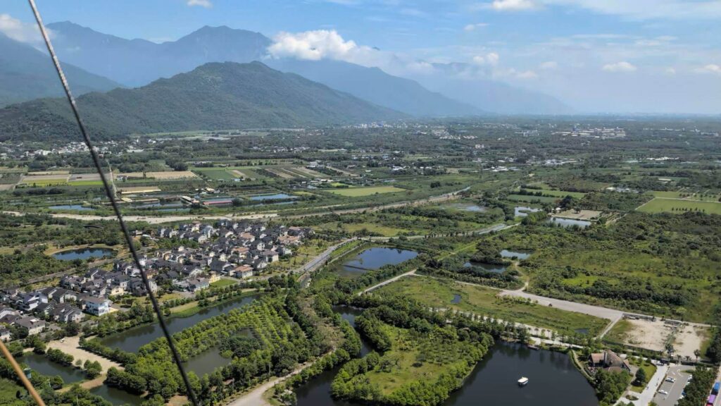 日光輕航機飛行可見理想水岸,沿途景色非常漂亮