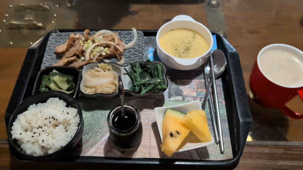 禾田野餐點菜色,此菜色為味噌松阪豬料理