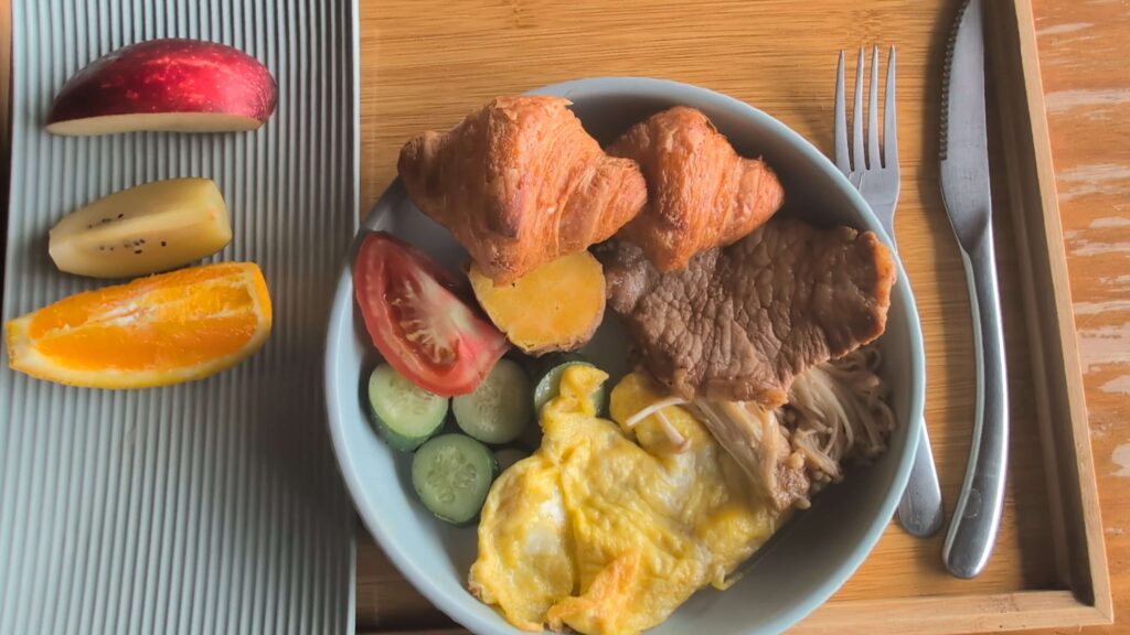 鈴の宇Revika早餐菜色,肉、蛋、蔬果、澱粉通通有