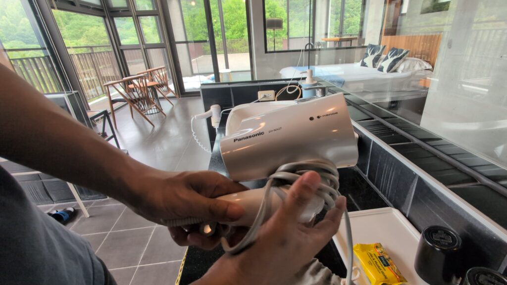 鈴の宇Revika浴室吹風機,panasonic的品牌,風力很強,吹起來頭髮快乾